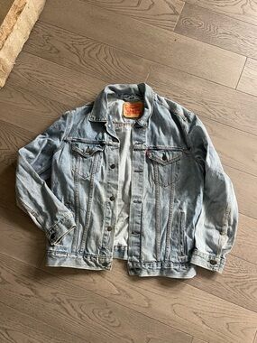 Levi's Light Wash Denim Trucker Jacket